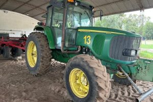 Tractor John Deere 6615