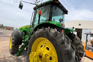Tractor John Deere 8330