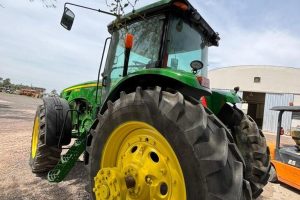 Tractor John Deere 8330