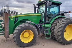 Tractor John Deere 8335R