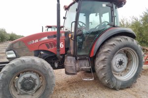 Tractor Case IH 100JX