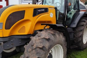 Tractor Valtra AR220